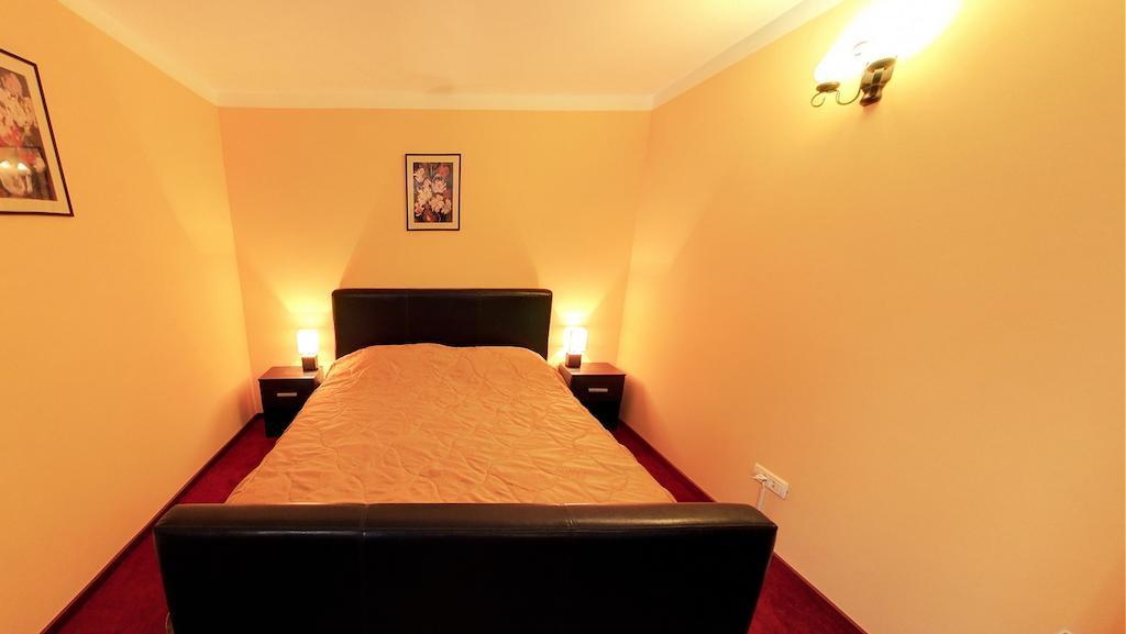 La Storia Guest House Pitesti Luaran gambar
