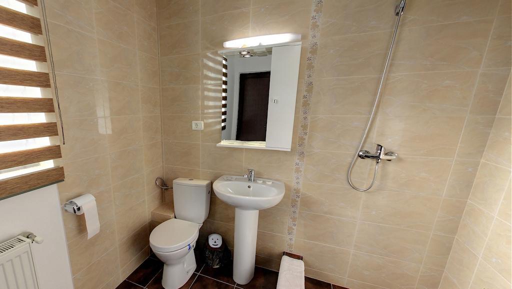 La Storia Guest House Pitesti Bilik gambar
