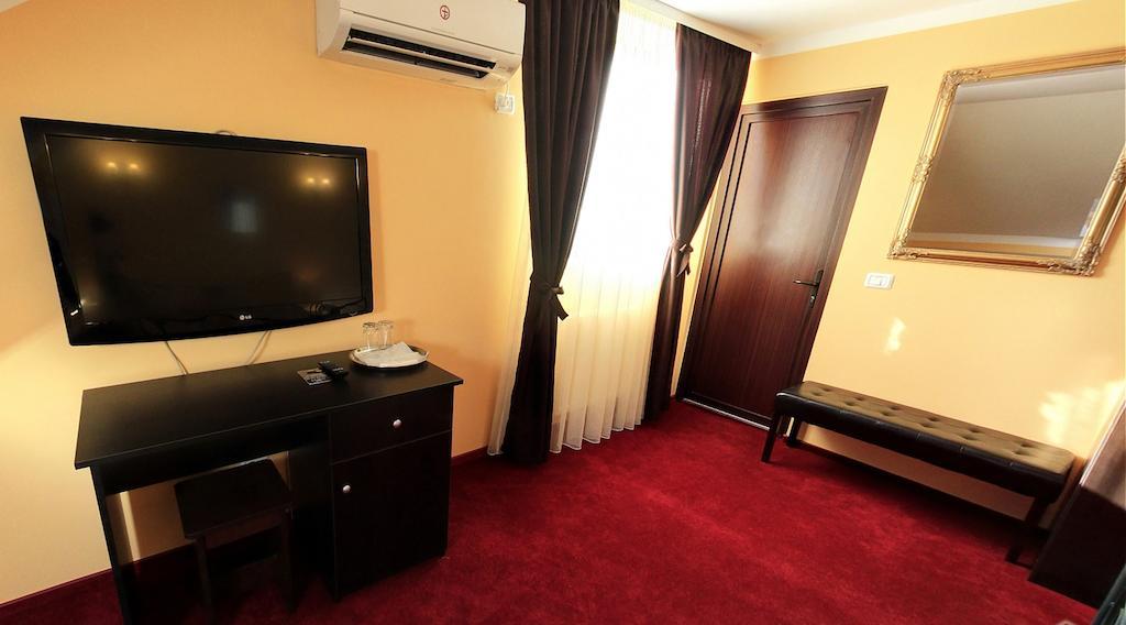La Storia Guest House Pitesti Luaran gambar