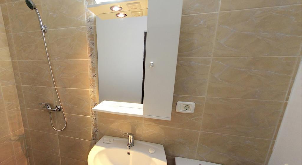 La Storia Guest House Pitesti Luaran gambar