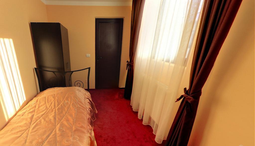 La Storia Guest House Pitesti Bilik gambar