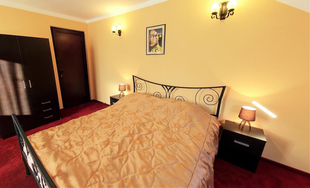 La Storia Guest House Pitesti Luaran gambar