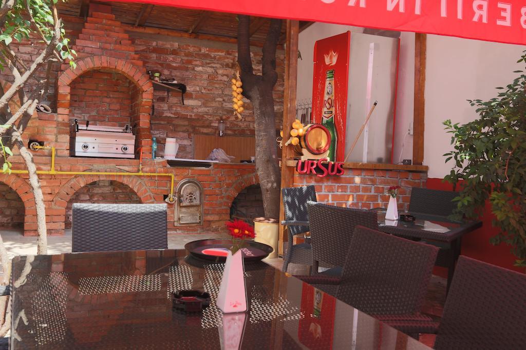 La Storia Guest House Pitesti Luaran gambar