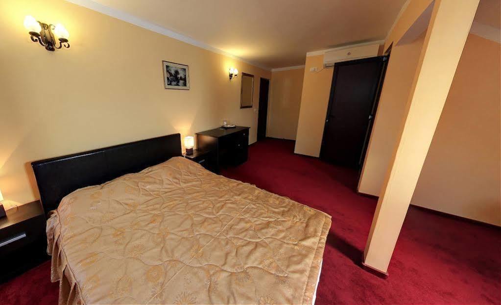 La Storia Guest House Pitesti Luaran gambar
